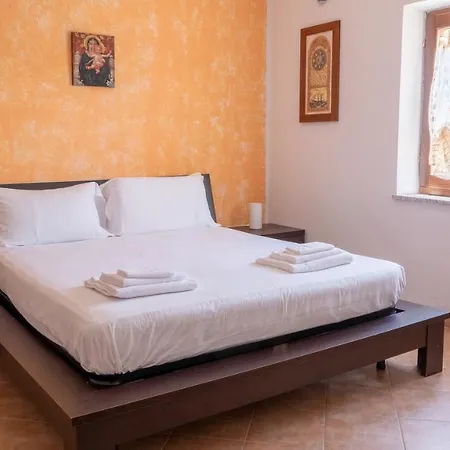 Casa L'alzoni فيلة سان تيودورو